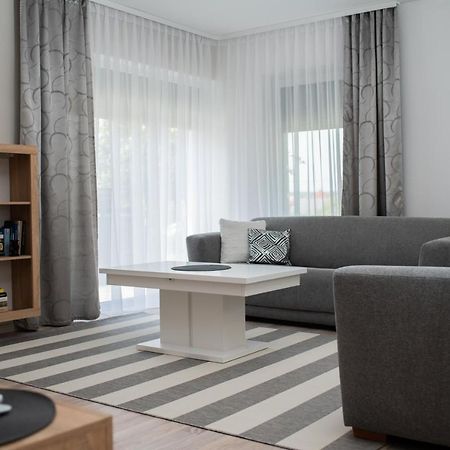 Twins Apartman เฮวิซ ภายนอก รูปภาพ