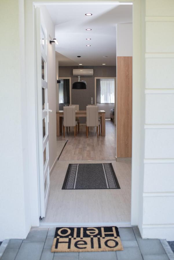 Twins Apartman เฮวิซ ภายนอก รูปภาพ