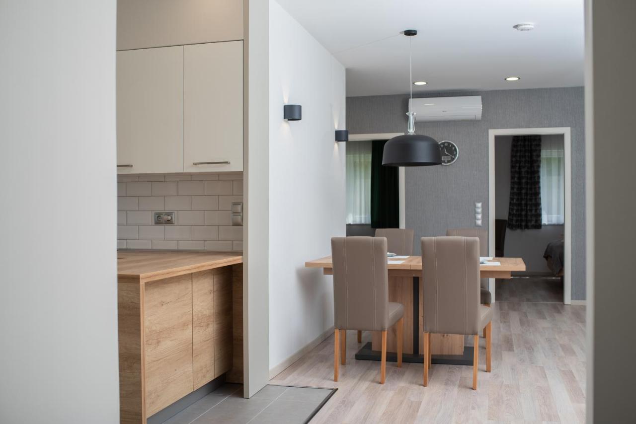 Twins Apartman เฮวิซ ภายนอก รูปภาพ