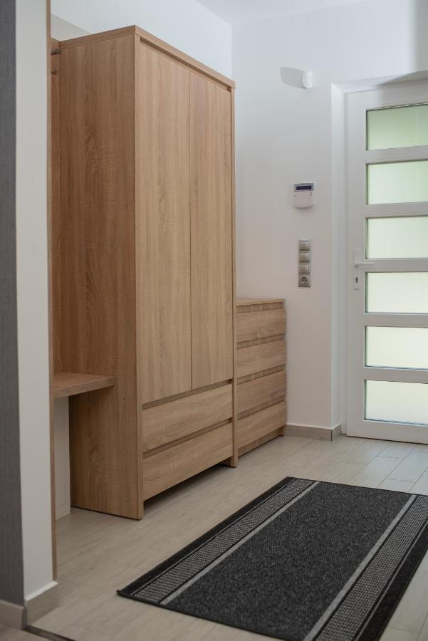 Twins Apartman เฮวิซ ภายนอก รูปภาพ