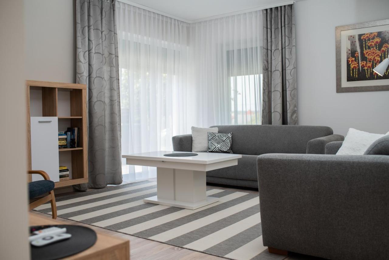 Twins Apartman เฮวิซ ภายนอก รูปภาพ