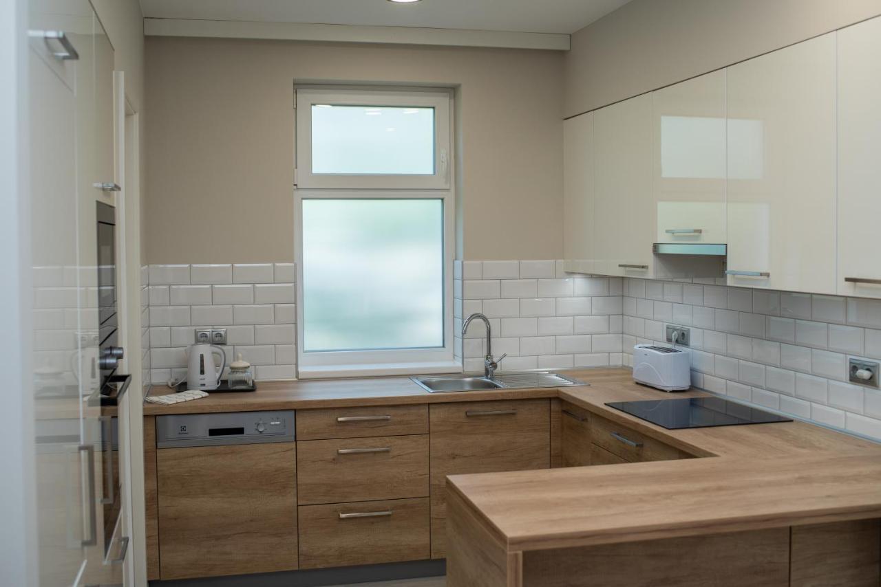 Twins Apartman เฮวิซ ภายนอก รูปภาพ