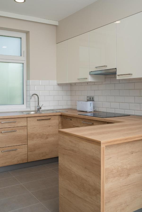 Twins Apartman เฮวิซ ภายนอก รูปภาพ