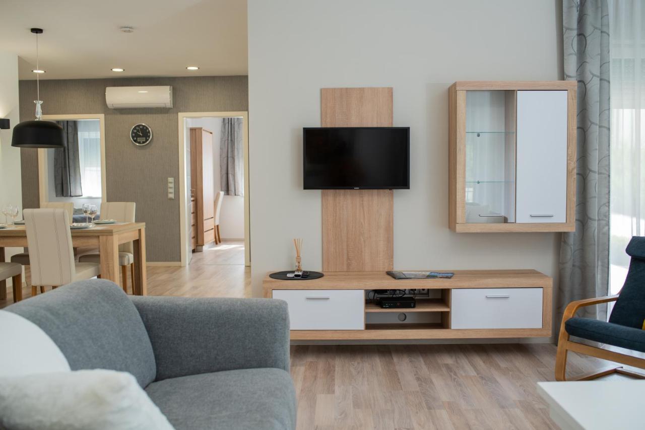 Twins Apartman เฮวิซ ภายนอก รูปภาพ
