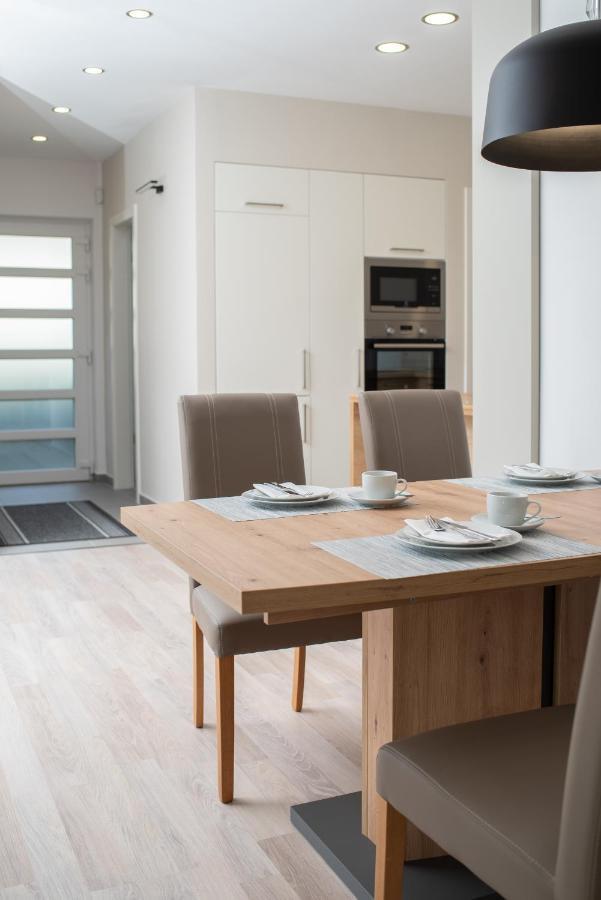 Twins Apartman เฮวิซ ภายนอก รูปภาพ