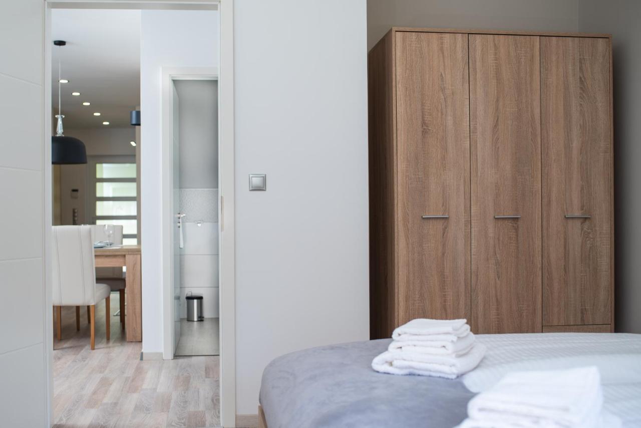 Twins Apartman เฮวิซ ภายนอก รูปภาพ